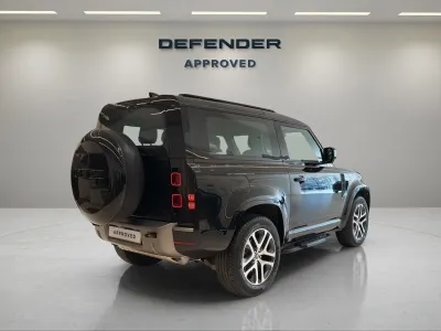 2025 لاند روفر ديفيندر اتش اس اي