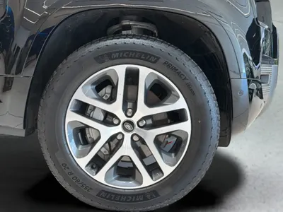 2025 لاند روفر ديفيندر اتش اس اي