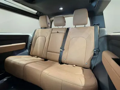 2025 لاند روفر ديفيندر اتش اس اي