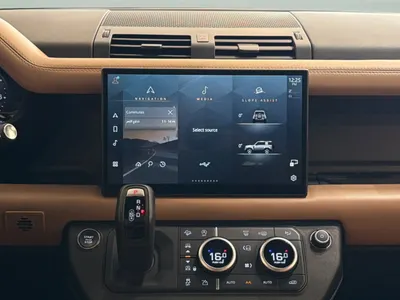 2025 لاند روفر ديفيندر اتش اس اي