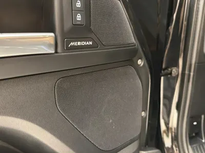 2025 لاند روفر ديفيندر اتش اس اي