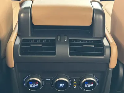 2025 لاند روفر ديفيندر اتش اس اي