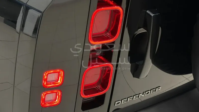 2025 لاند روفر ديفيندر اتش اس اي