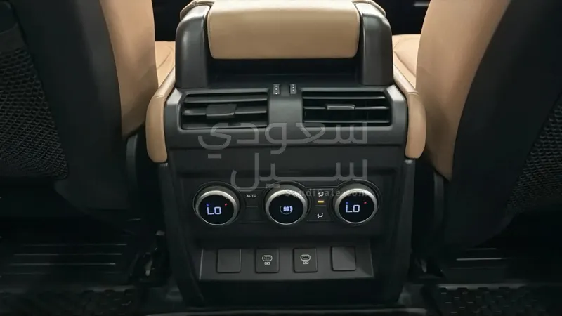 2025 لاند روفر ديفيندر اتش اس اي