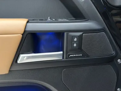 2025 لاند روفر ديفيندر اتش اس اي