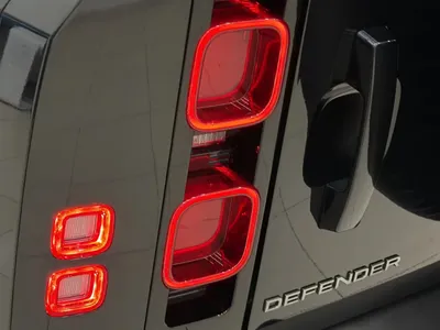 2025 لاند روفر ديفيندر اتش اس اي