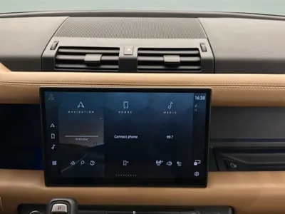 2025 لاند روفر ديفيندر اتش اس اي