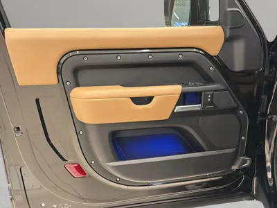 2025 لاند روفر ديفيندر اتش اس اي