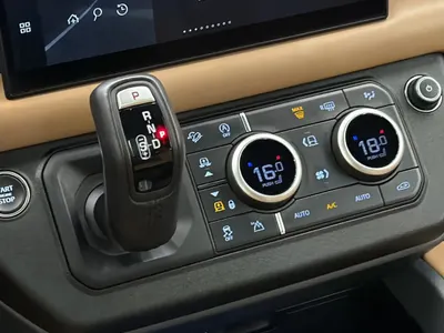 2025 لاند روفر ديفيندر اتش اس اي