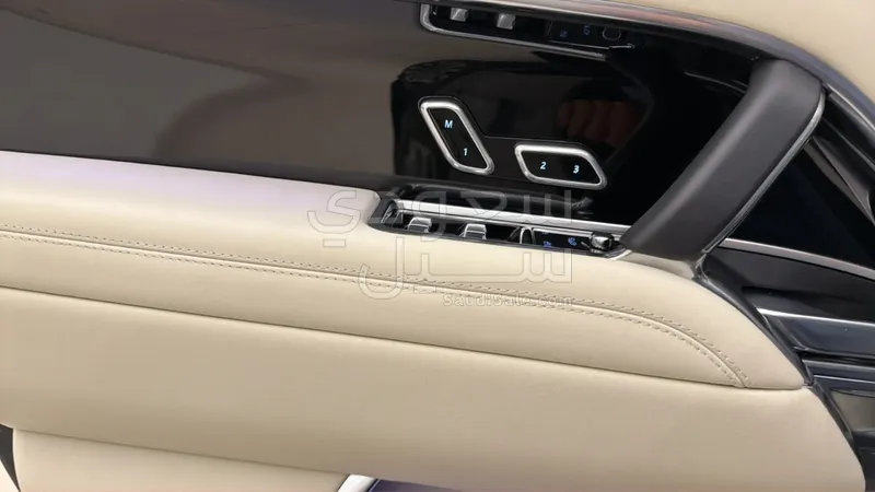 2025 لاند روفر رينج روفر اوتوبيوغرافي