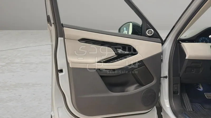 2025 لاند روفر رينج روفر ايفوك داينمك