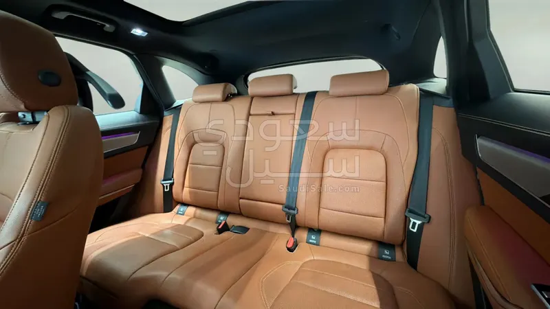 2024 جاكوار اف-بيس ار دايناميك