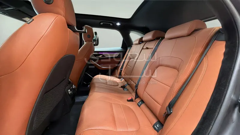 2024 جاكوار اف-بيس ار دايناميك