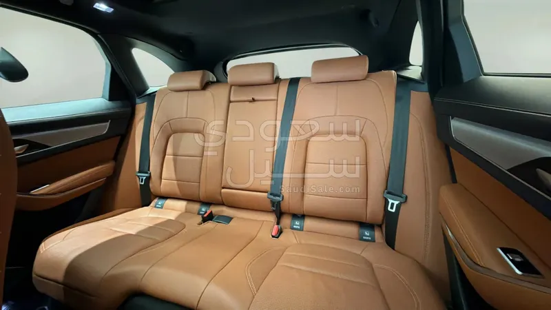 2024 جاكوار اف-بيس ار دايناميك