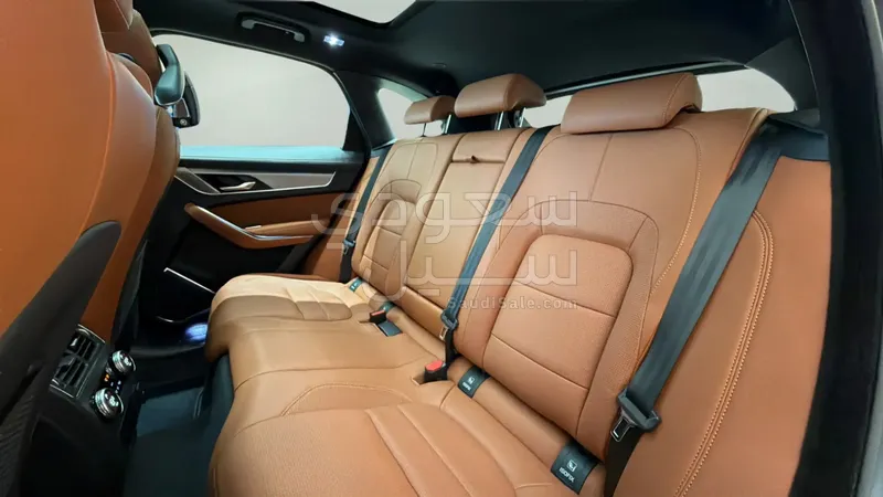 2024 جاكوار اف-بيس ار دايناميك