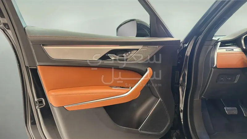 2024 جاكوار اف-بيس ار دايناميك