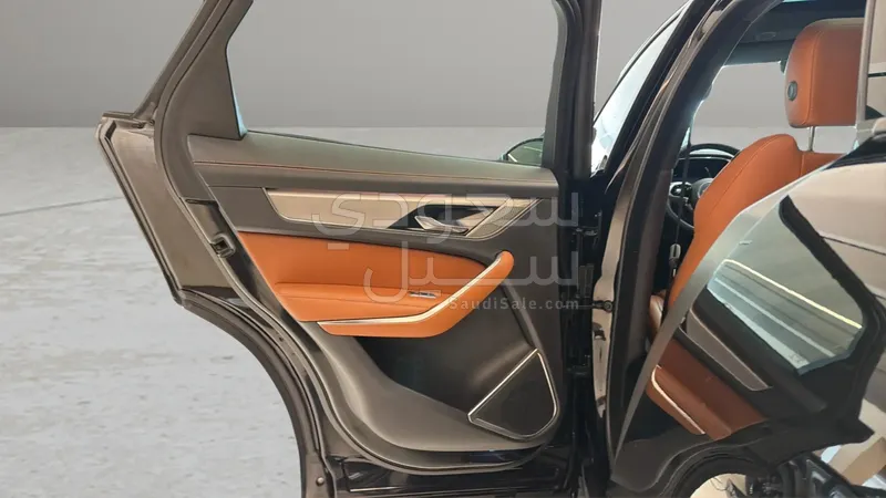 2024 جاكوار اف-بيس ار دايناميك