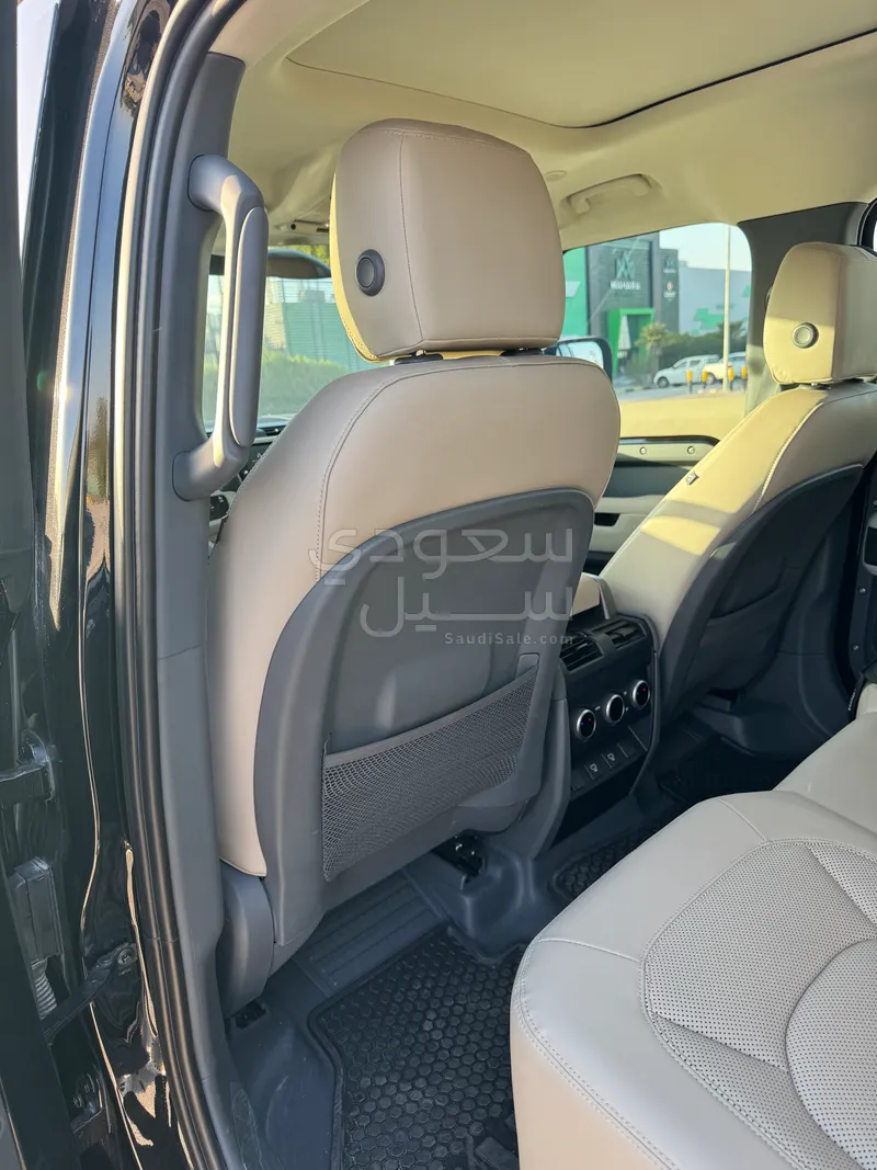 2023 لاند روفر ديفيندر 110