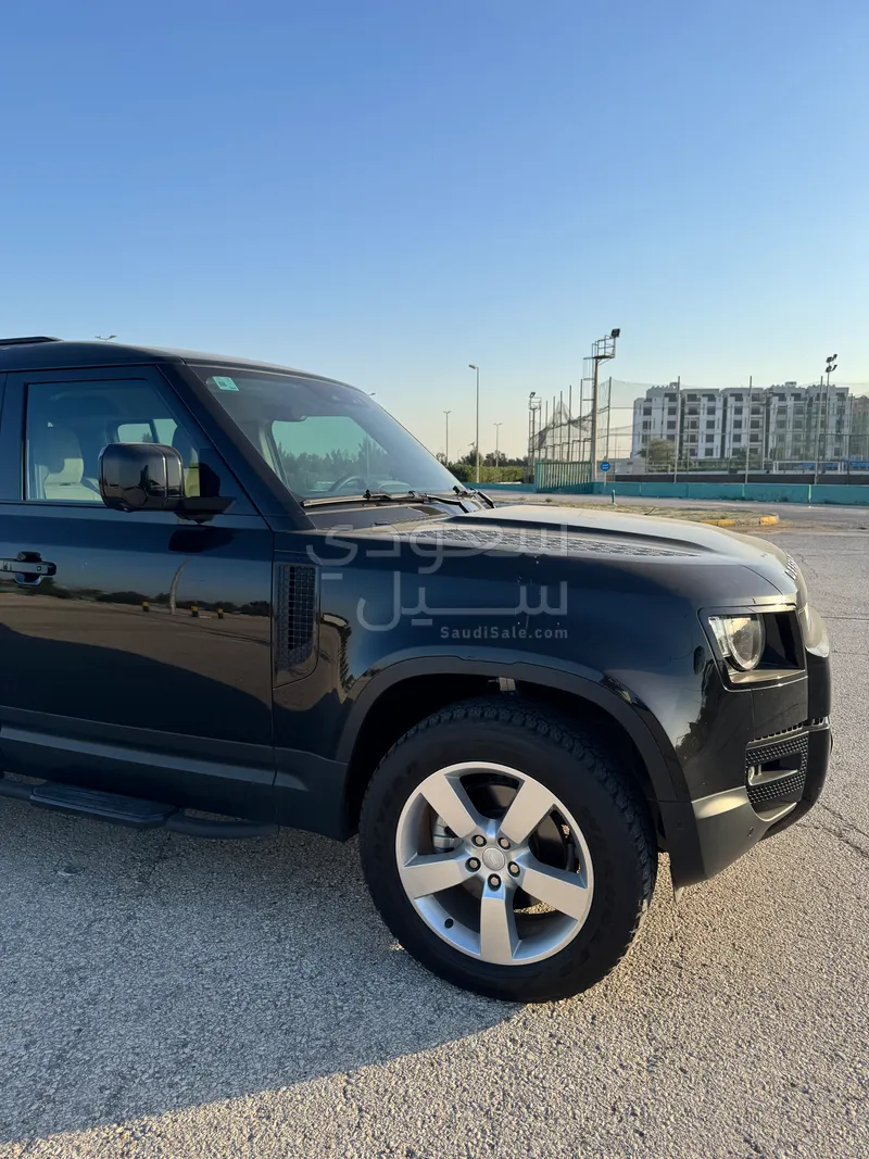 2023 لاند روفر ديفيندر 110