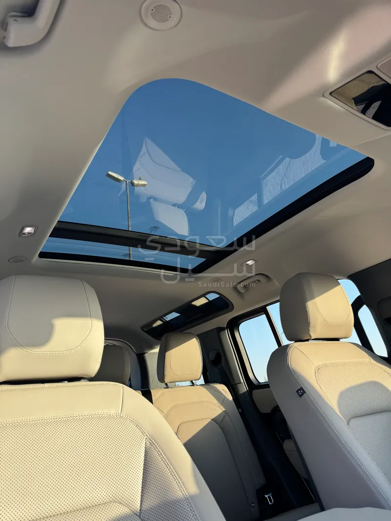 2023 لاند روفر ديفيندر 110