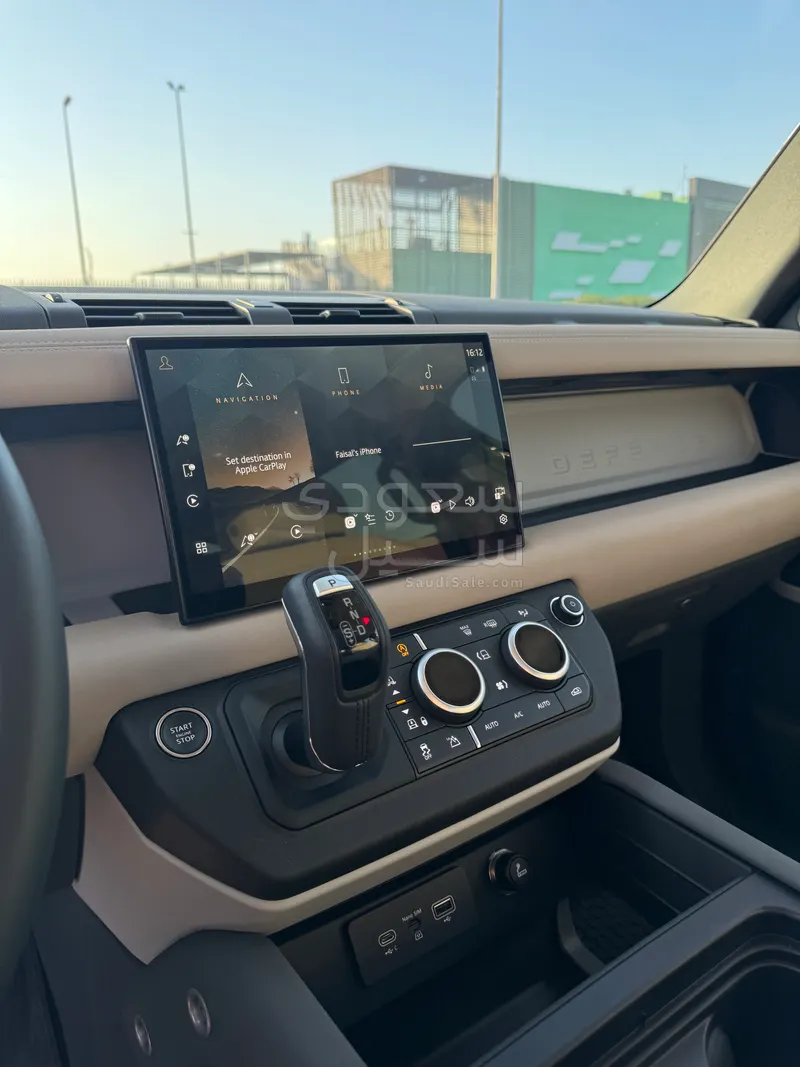 2023 لاند روفر ديفيندر 110