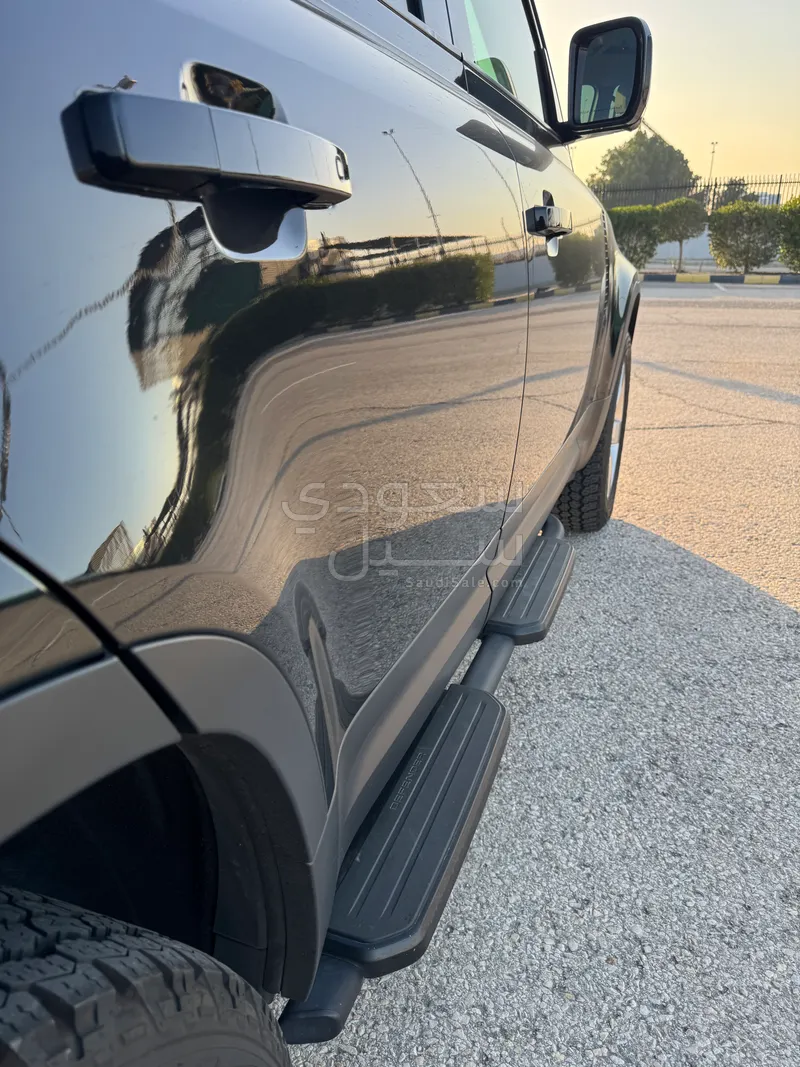 2023 لاند روفر ديفيندر 110