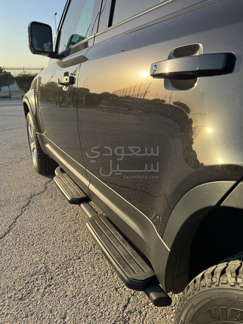 2023 لاند روفر ديفيندر 110