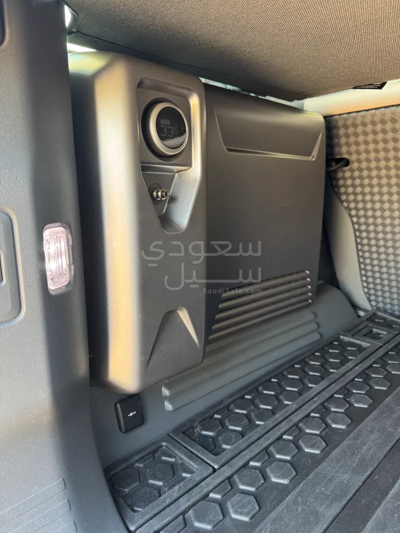 2023 لاند روفر ديفيندر 110