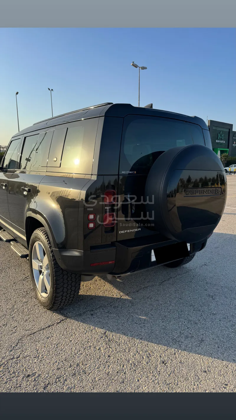 2023 لاند روفر ديفيندر 110