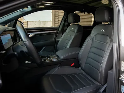 2021 فولكس واجن طوارق أر - لاين