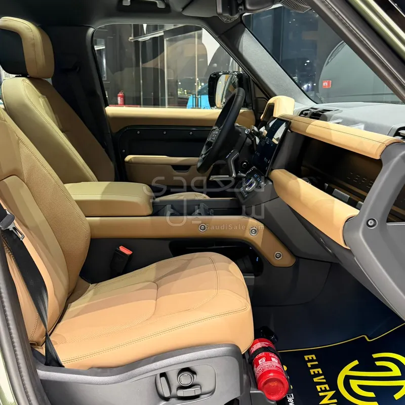 2026 لاند روفر ديفيندر اتش اس اي