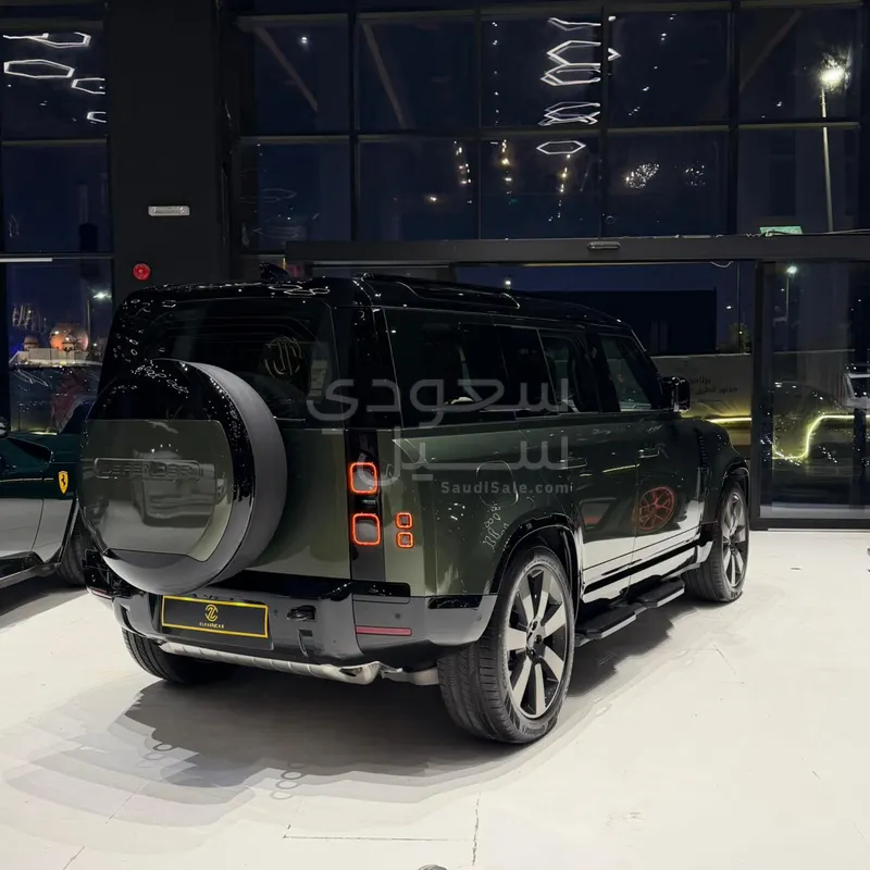 2026 لاند روفر ديفيندر اتش اس اي