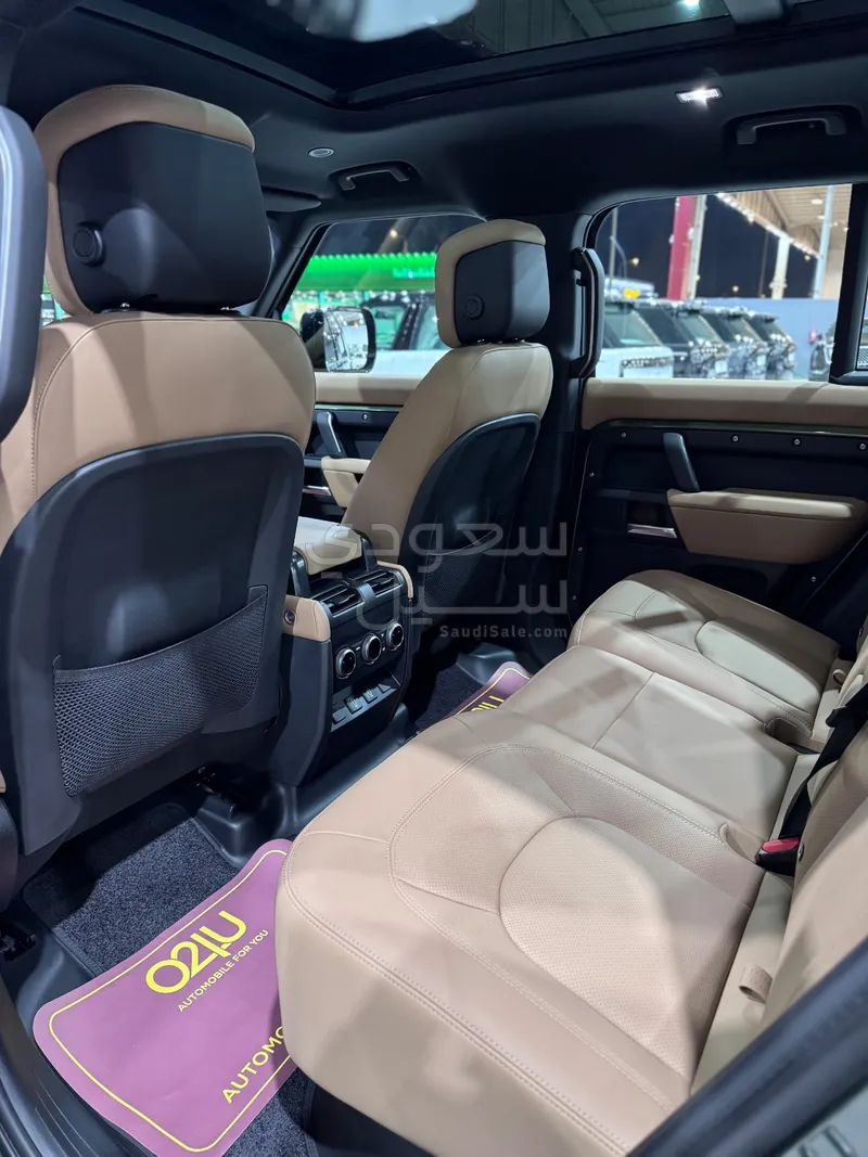 2026 Land Rover Defender X dynamic