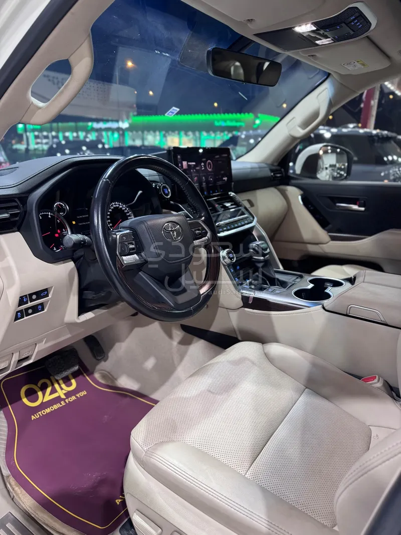 2022 Toyota Land Cruiser GXR