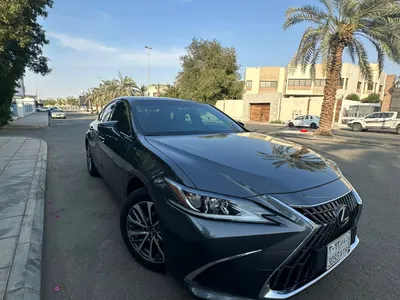 2023 لكزس إي إس 250