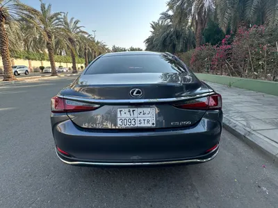 2023 لكزس إي إس 250
