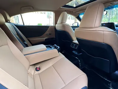 2023 لكزس إي إس 250