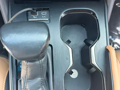 2023 لكزس إي إس 250