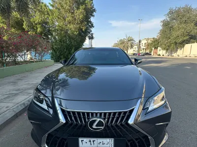2023 لكزس إي إس 250