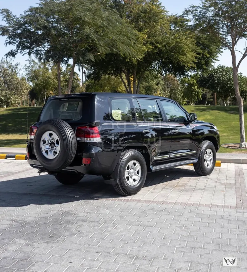 2018 تويوتا لاند كروزر جي اكس ار