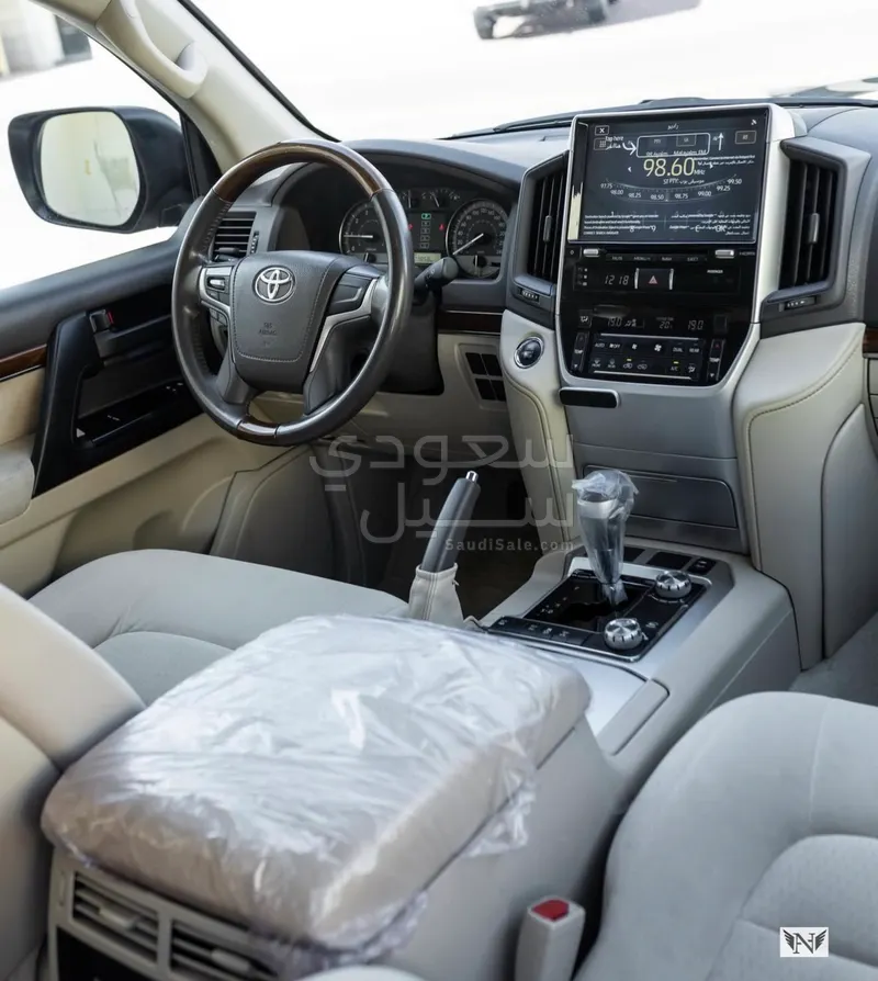 2018 تويوتا لاند كروزر جي اكس ار