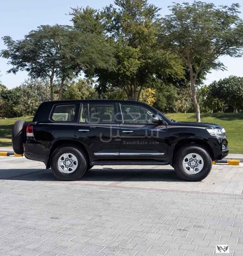 2018 تويوتا لاند كروزر جي اكس ار