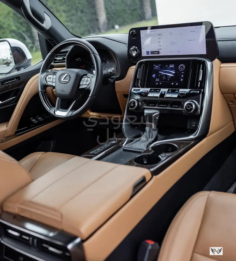 2024 لكزس إل إكس 600