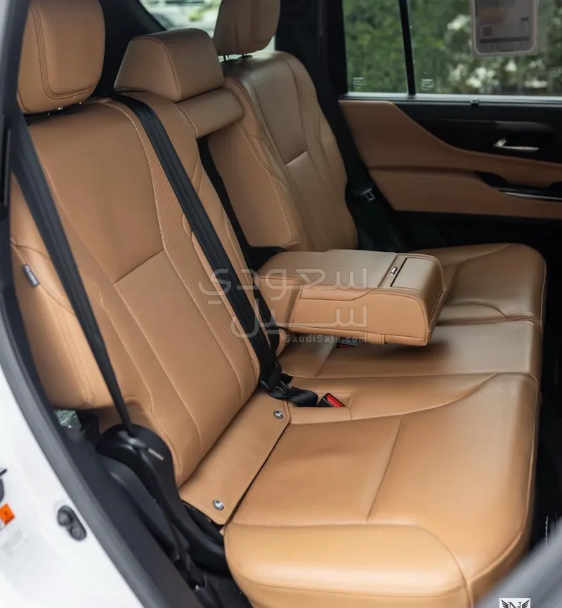 2024 لكزس إل إكس 600