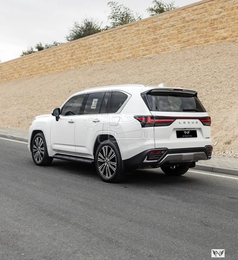 2024 لكزس إل إكس 600