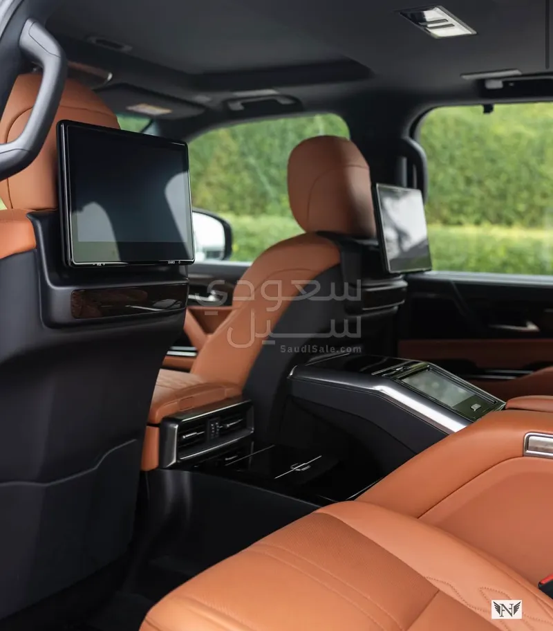 2023 لكزس إل إكس 600 في أي بي