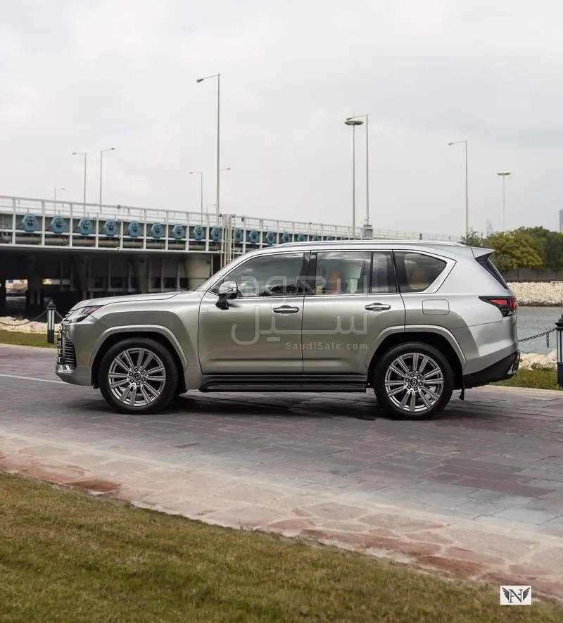 2023 لكزس إل إكس 600 في أي بي