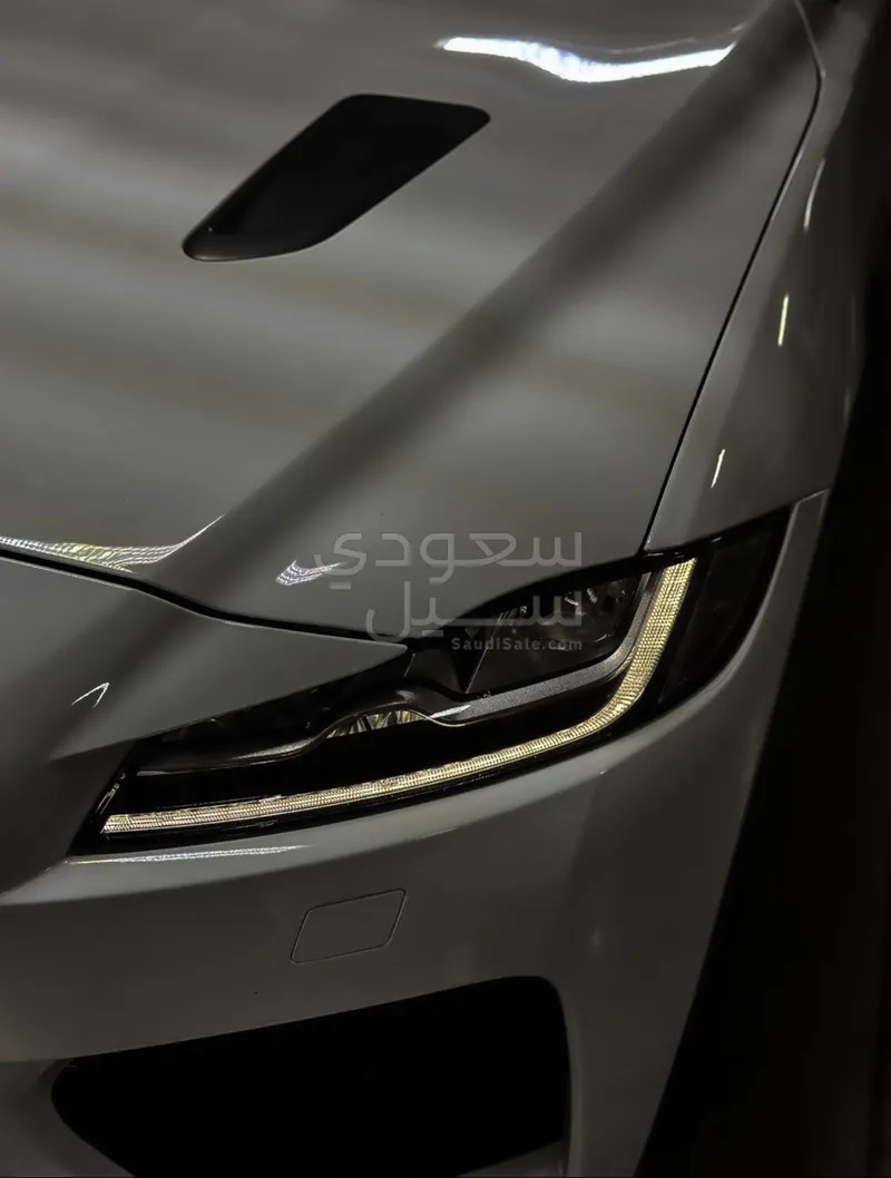 2019 جاكوار اف-بيس اس في ار