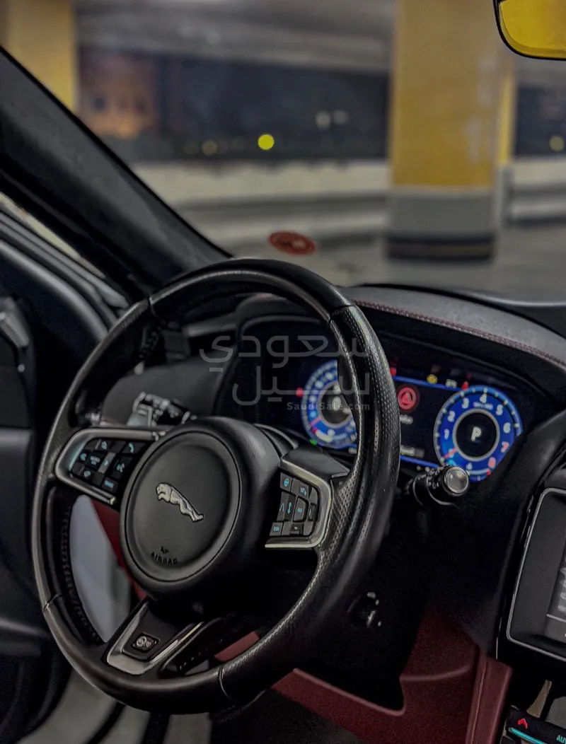 2019 جاكوار اف-بيس اس في ار