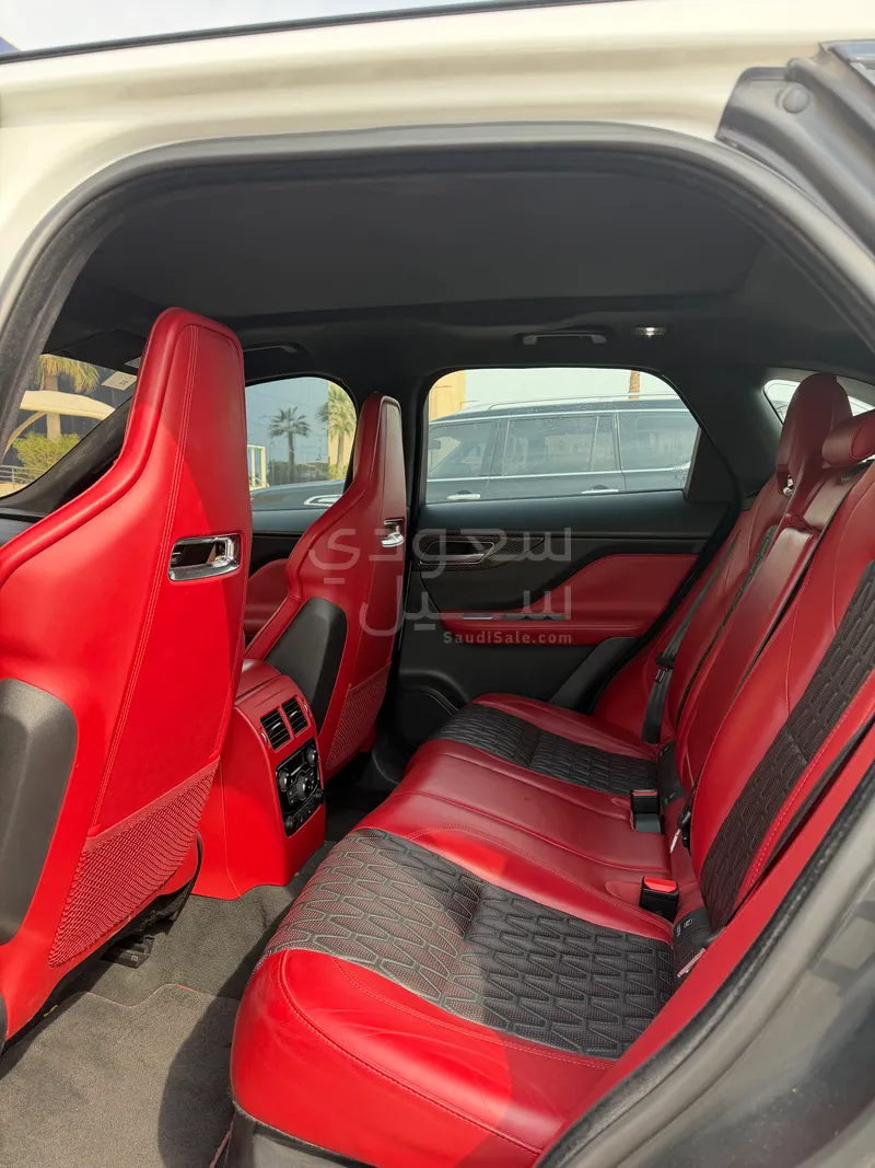 2019 جاكوار اف-بيس اس في ار